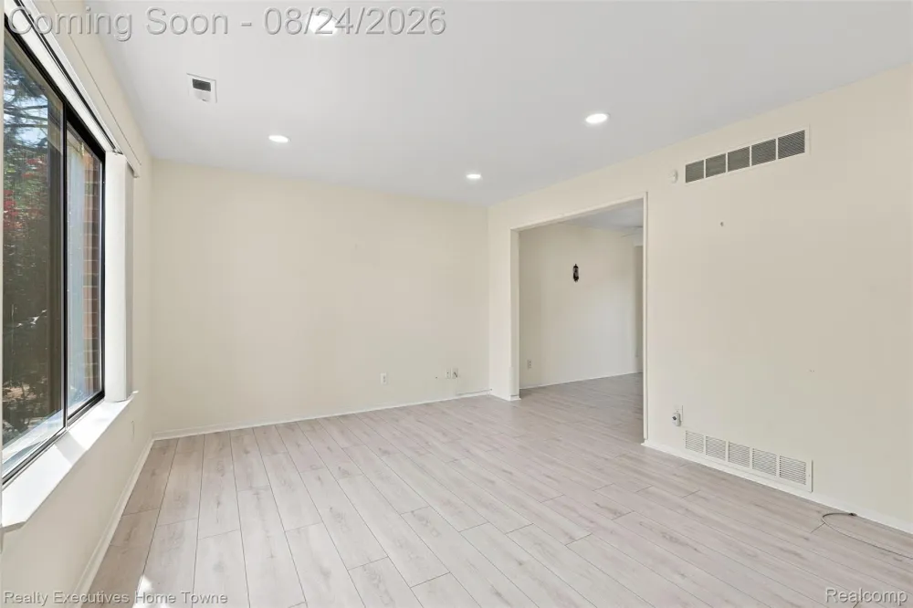 40830 Highpointe Drive #17 Clinton Charter Township, MI 48038