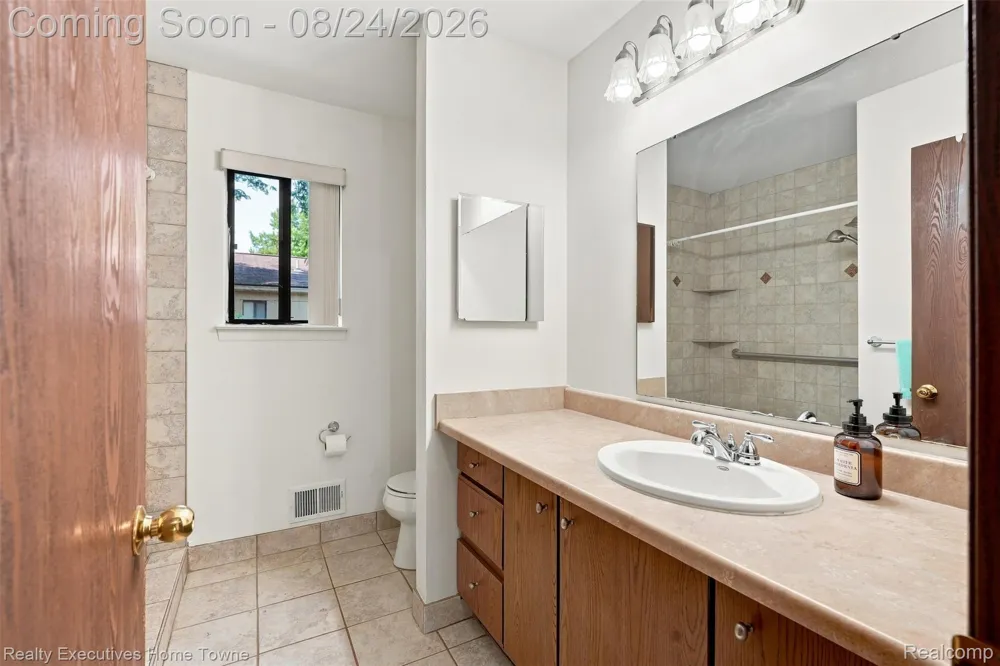 40830 Highpointe Drive #17 Clinton Charter Township, MI 48038