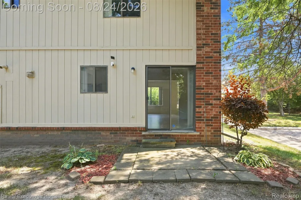 40830 Highpointe Drive #17 Clinton Charter Township, MI 48038