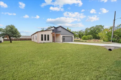 106 W Dogwood Trail