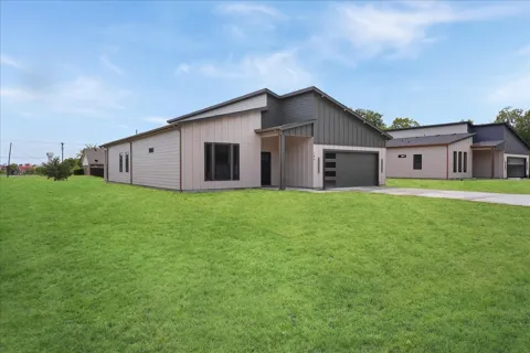 108 W Dogwood Trail