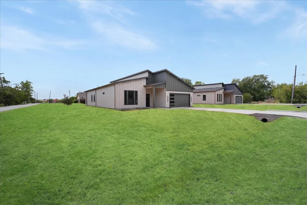 108 W Dogwood Trail Fate, TX 75087
