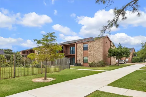 904 University Oaks Blvd. #118