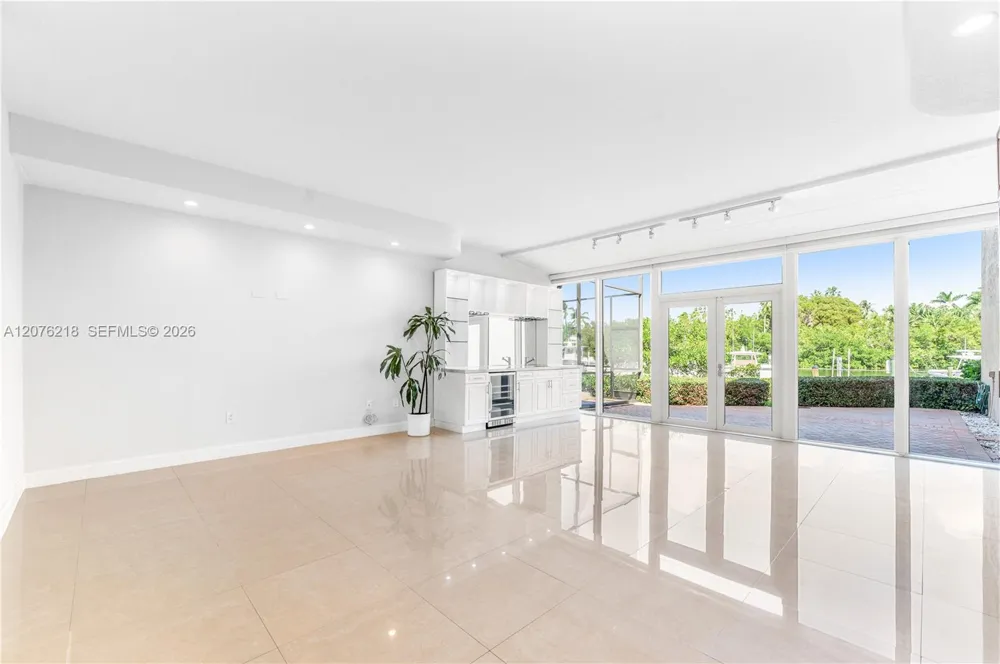 5990 Paradise Point Dr #5990 Palmetto Bay, FL 33157