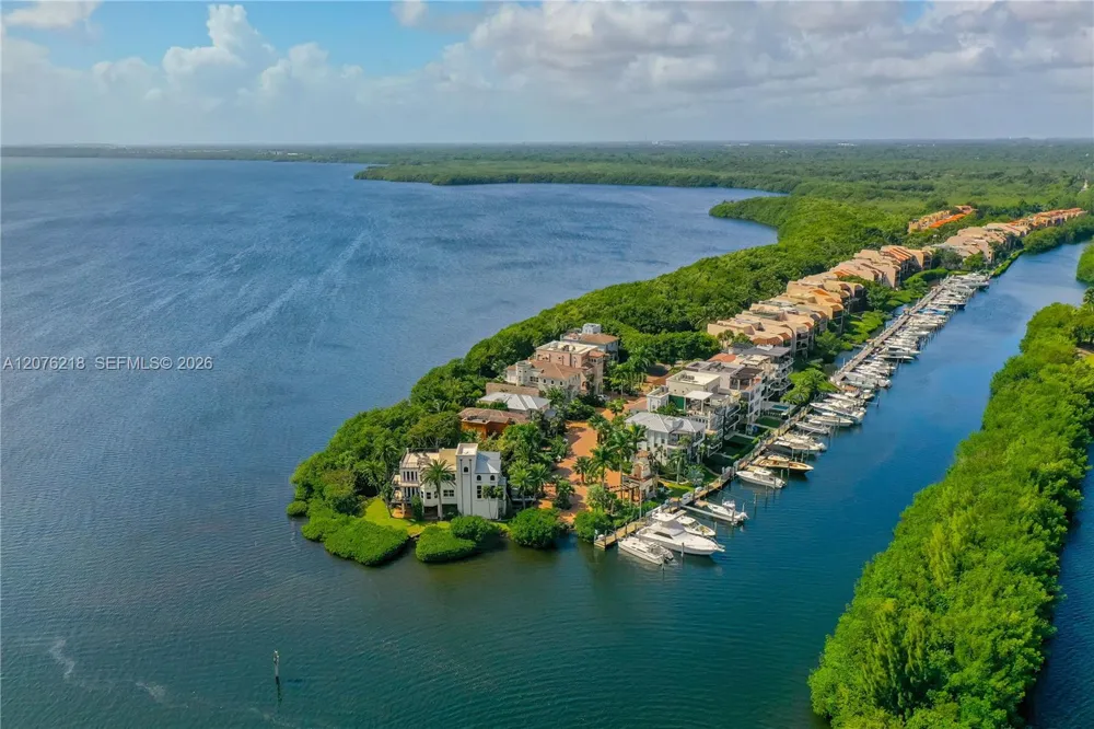 5990 Paradise Point Dr #5990 Palmetto Bay, FL 33157