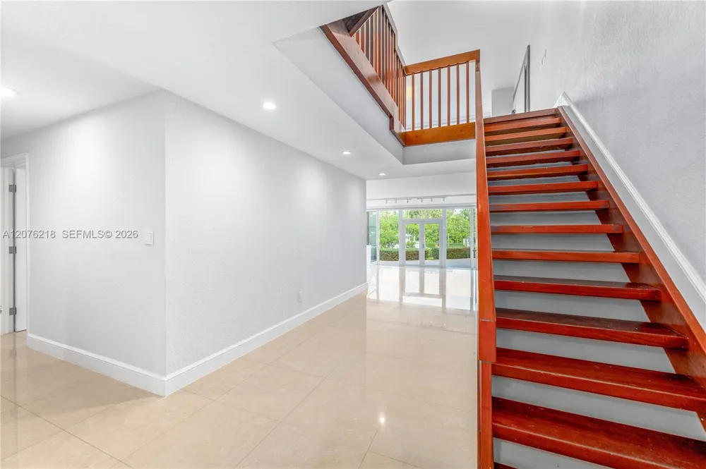 5990 Paradise Point Dr #5990 Palmetto Bay, FL 33157