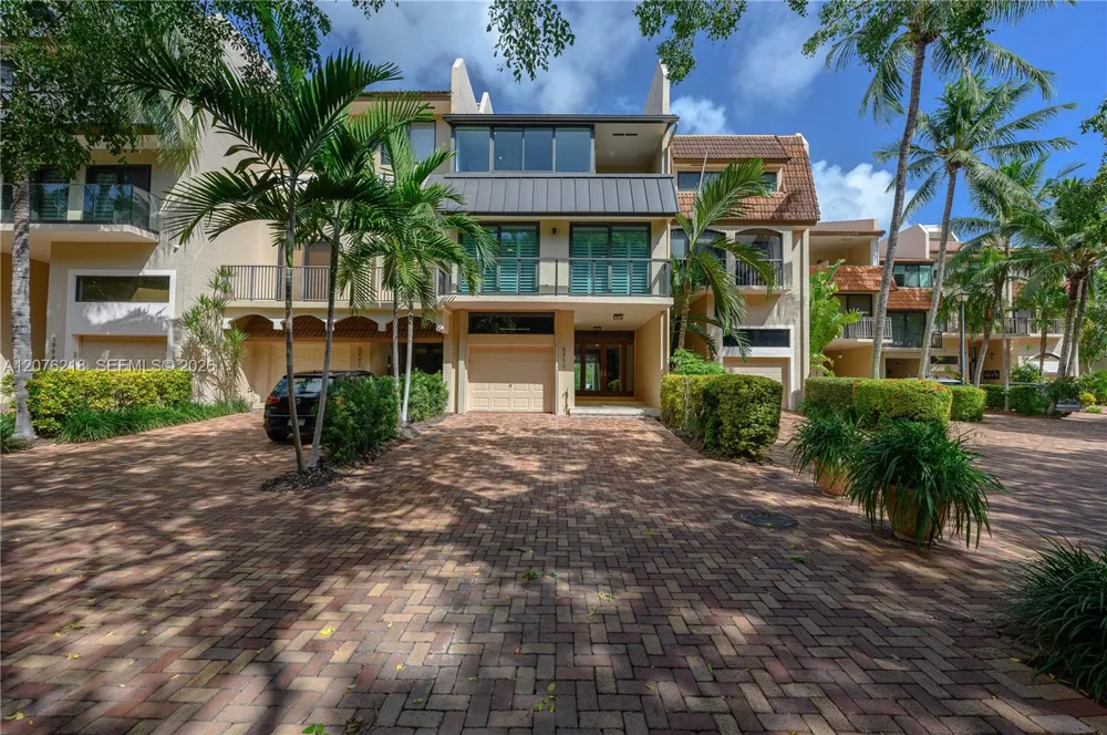 5990 Paradise Point Dr #5990 Palmetto Bay, FL 33157