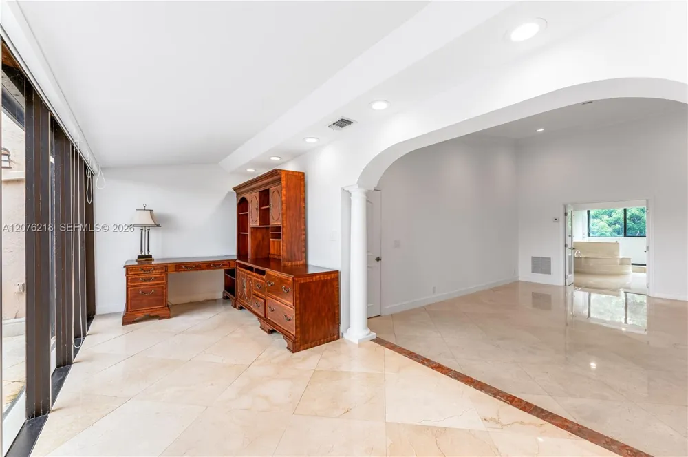 5990 Paradise Point Dr #5990 Palmetto Bay, FL 33157