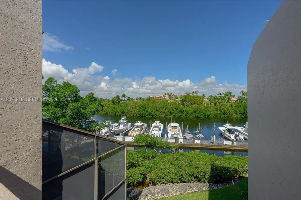 5990 Paradise Point Dr #5990 Palmetto Bay, FL 33157