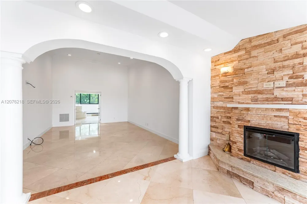 5990 Paradise Point Dr #5990 Palmetto Bay, FL 33157