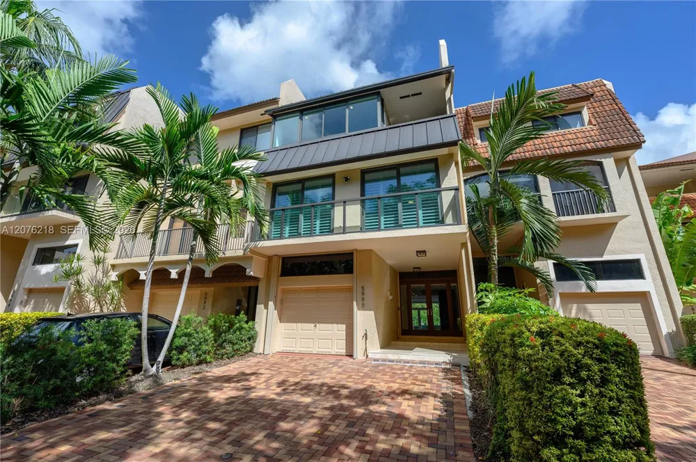 5990 Paradise Point Dr #5990 Palmetto Bay, FL 33157