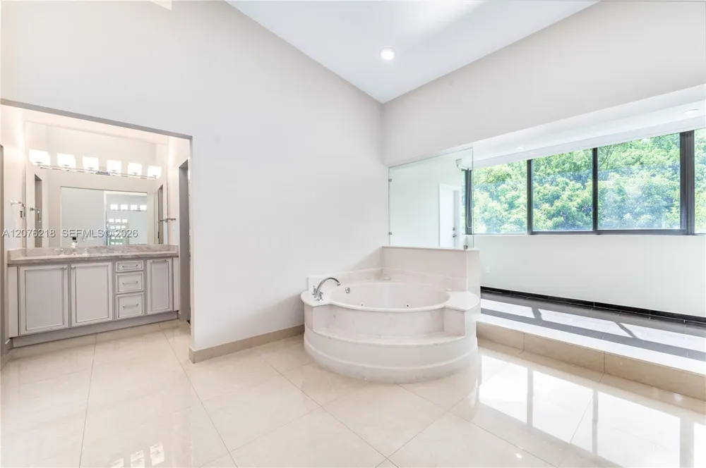 5990 Paradise Point Dr #5990 Palmetto Bay, FL 33157