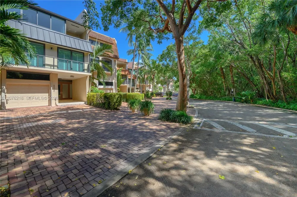 5990 Paradise Point Dr #5990 Palmetto Bay, FL 33157