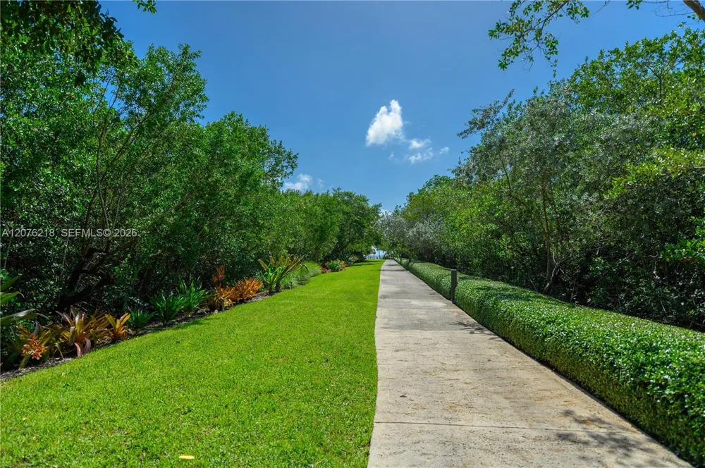 5990 Paradise Point Dr #5990 Palmetto Bay, FL 33157