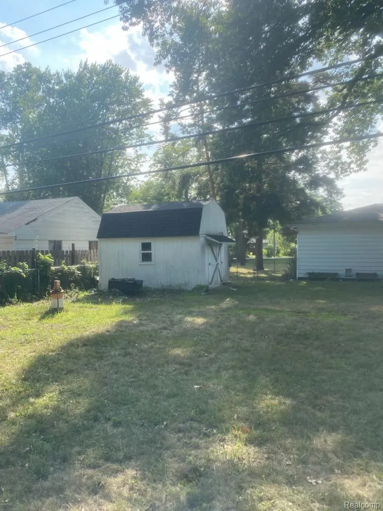 1226 Alhi Street Waterford Charter Township, MI 48328