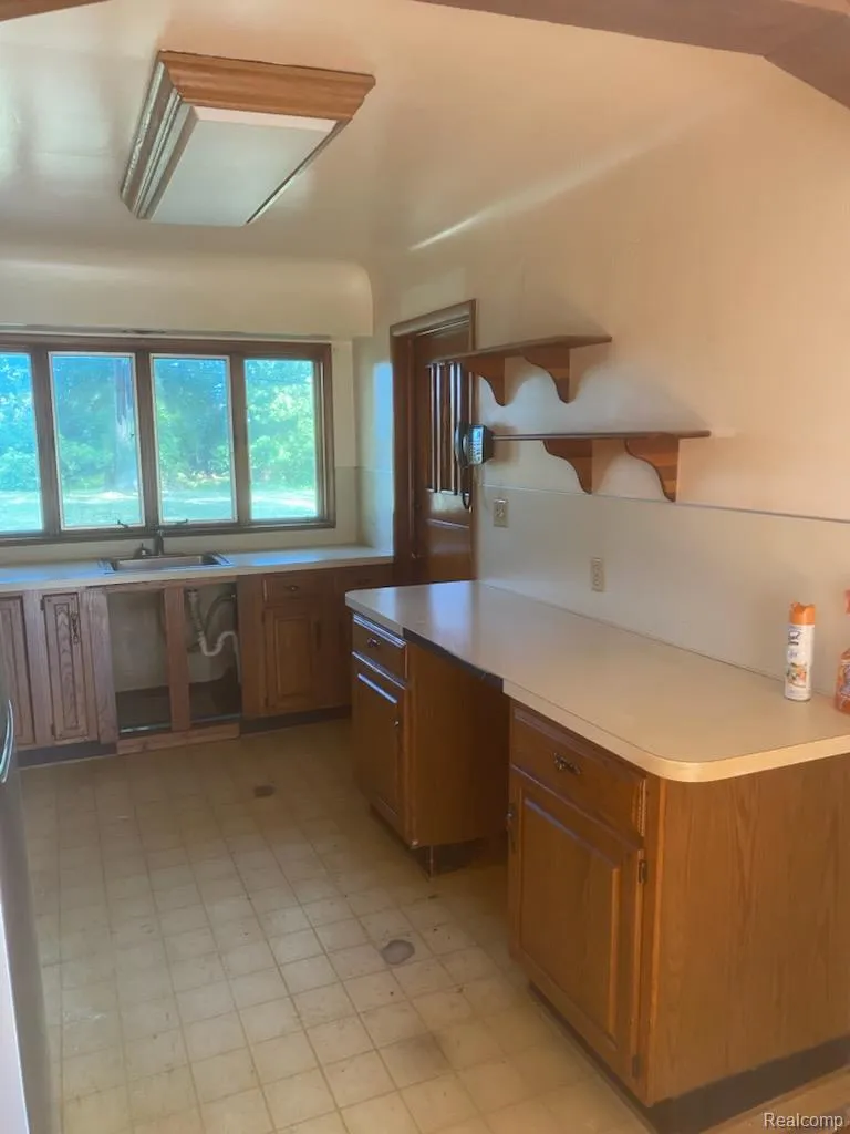 1226 Alhi Street Waterford Charter Township, MI 48328