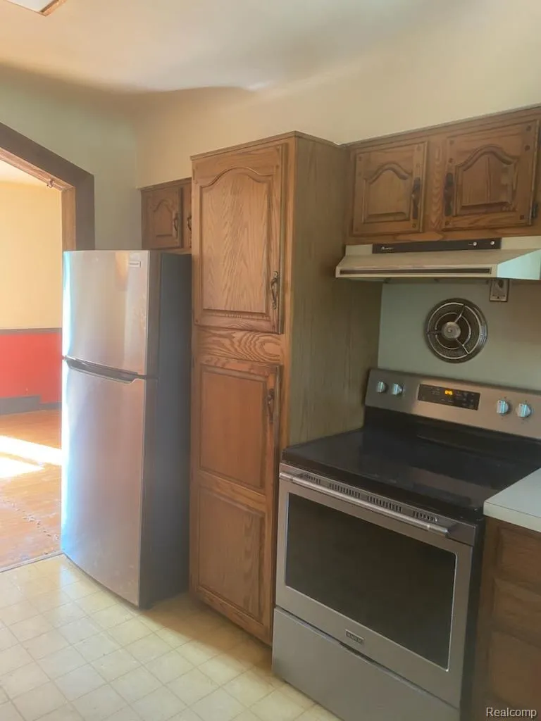 1226 Alhi Street Waterford Charter Township, MI 48328