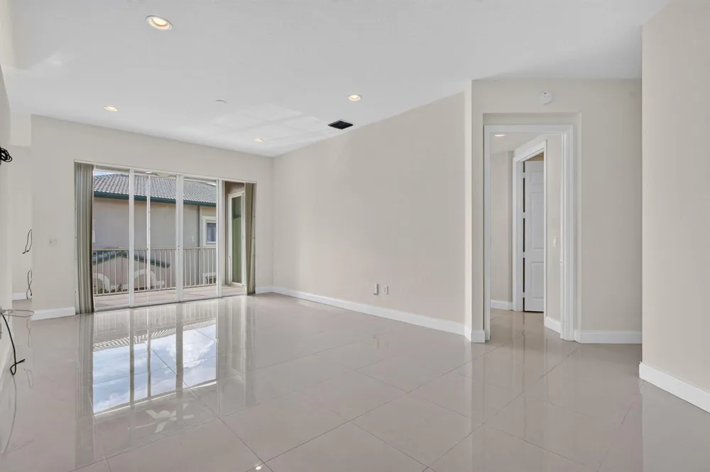 7940 Exeter Circle E #201 Tamarac, FL 33321