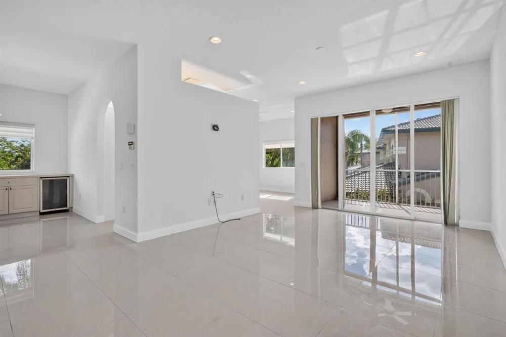 7940 Exeter Circle E #201 Tamarac, FL 33321