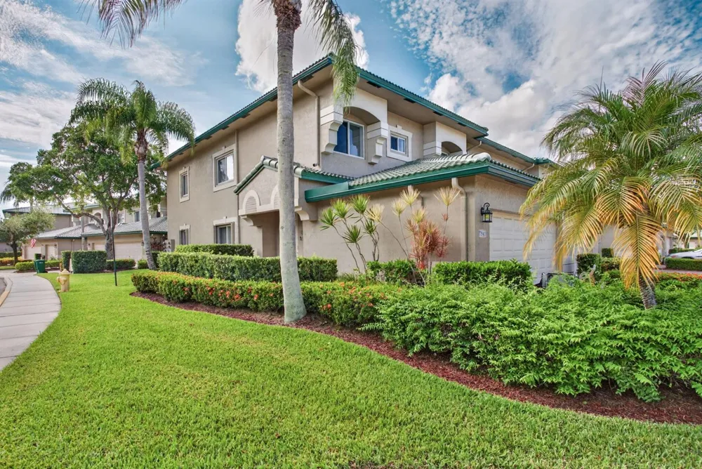 7940 Exeter Circle E #201 Tamarac, FL 33321