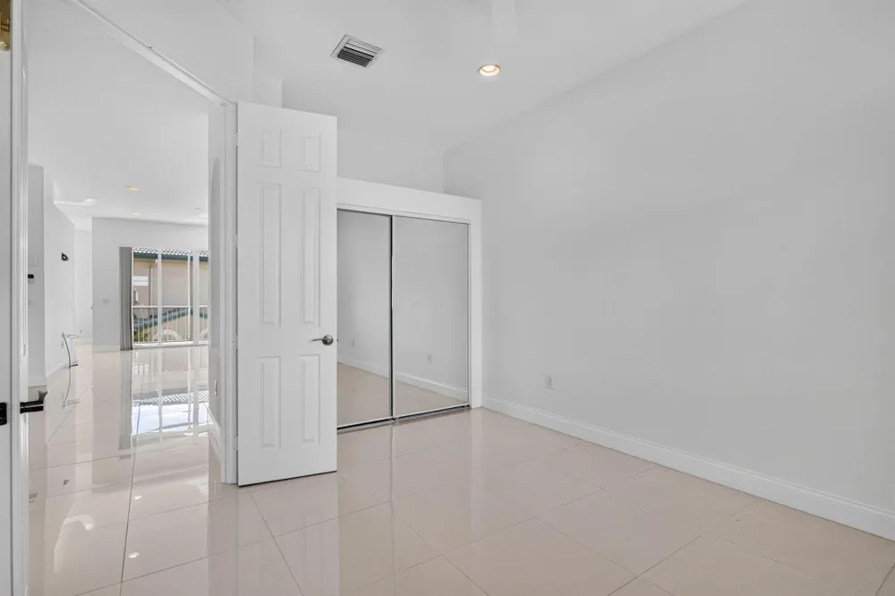 7940 Exeter Circle E #201 Tamarac, FL 33321