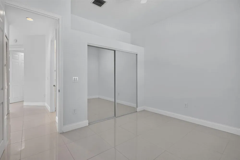 7940 Exeter Circle E #201 Tamarac, FL 33321