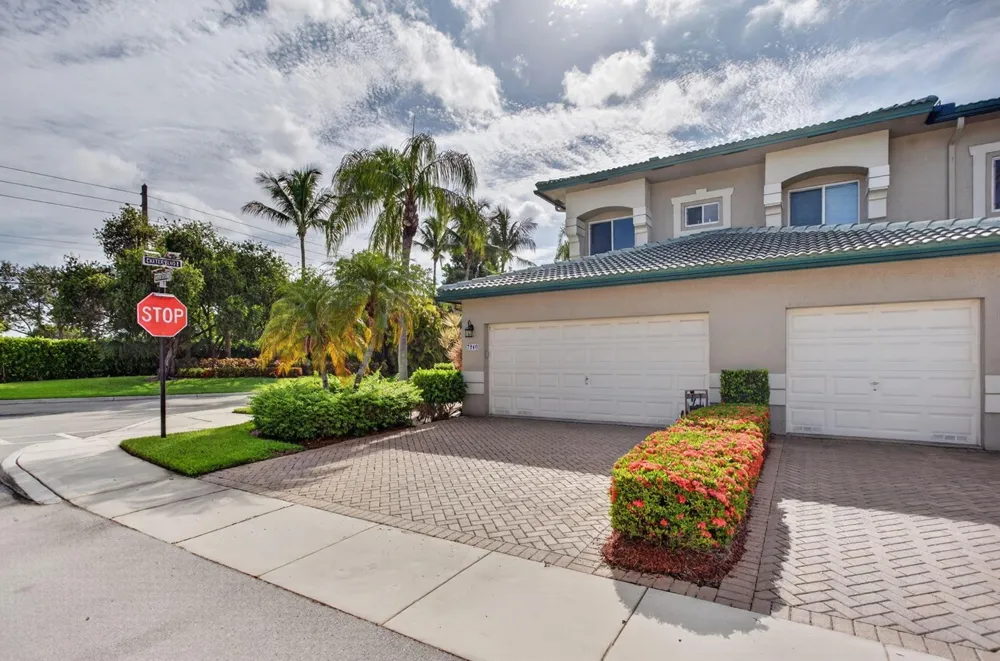 7940 Exeter Circle E #201 Tamarac, FL 33321