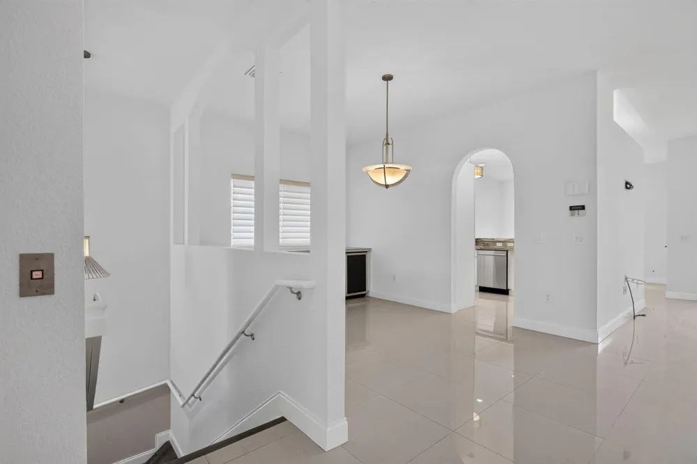 7940 Exeter Circle E #201 Tamarac, FL 33321