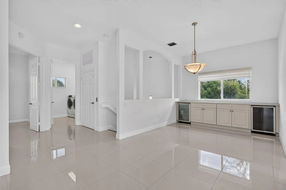 7940 Exeter Circle E #201 Tamarac, FL 33321