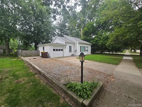402 E Buchanan Street
