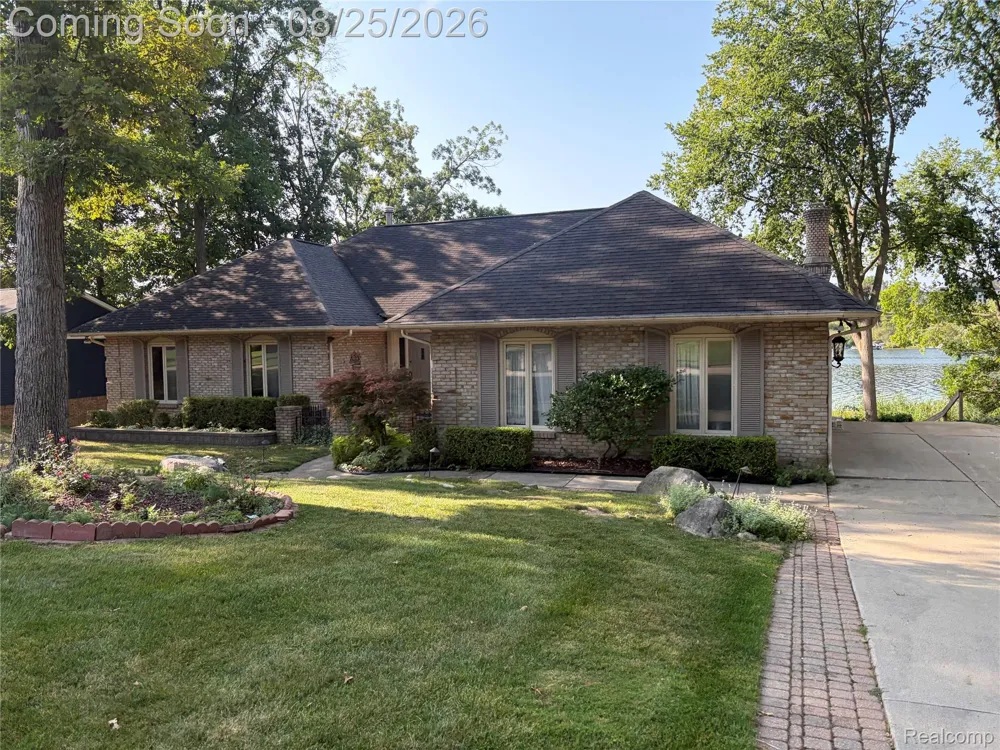 152 Overlake Lake Orion Village, MI 48362