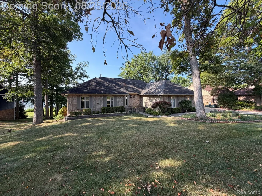 152 Overlake Lake Orion Village, MI 48362
