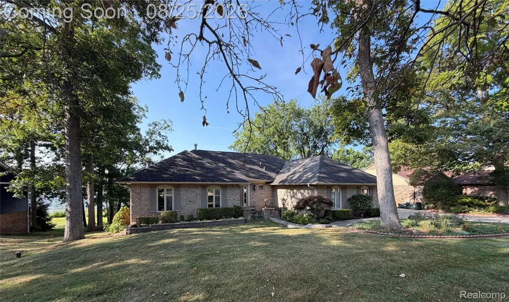 152 Overlake Lake Orion Village, MI 48362