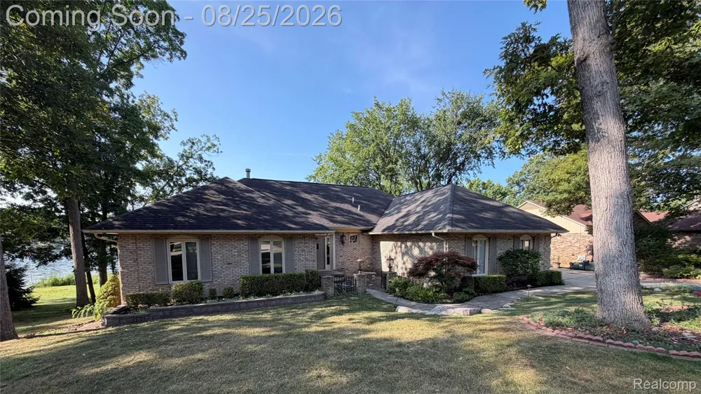 152 Overlake Lake Orion Village, MI 48362