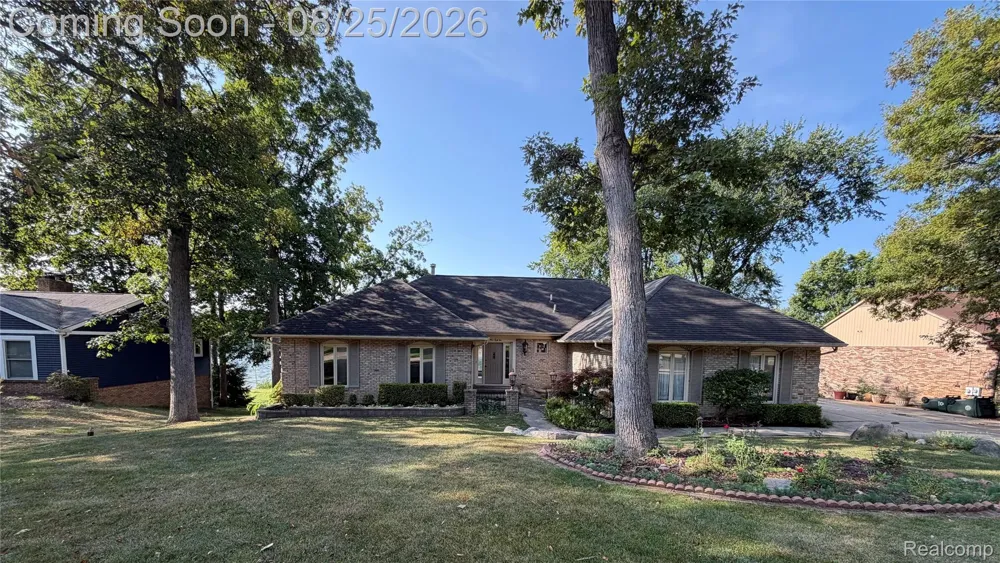152 Overlake Lake Orion Village, MI 48362