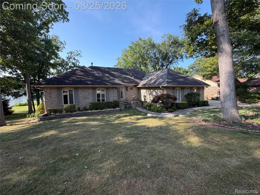 152 Overlake Lake Orion Village, MI 48362