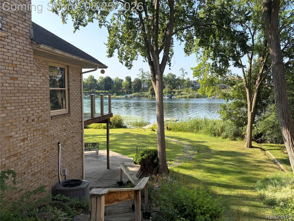 152 Overlake Lake Orion Village, MI 48362