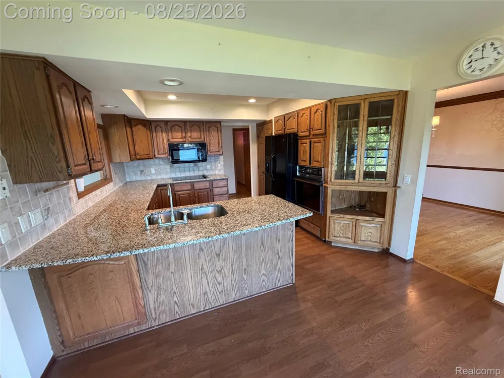 152 Overlake Lake Orion Village, MI 48362