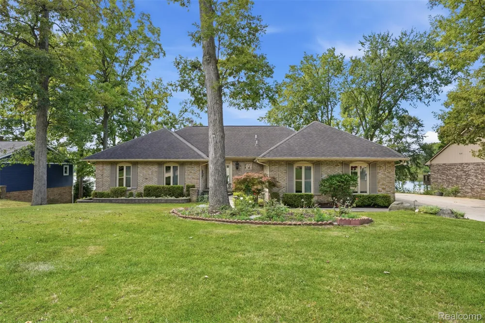 152 Overlake Lake Orion Village, MI 48362