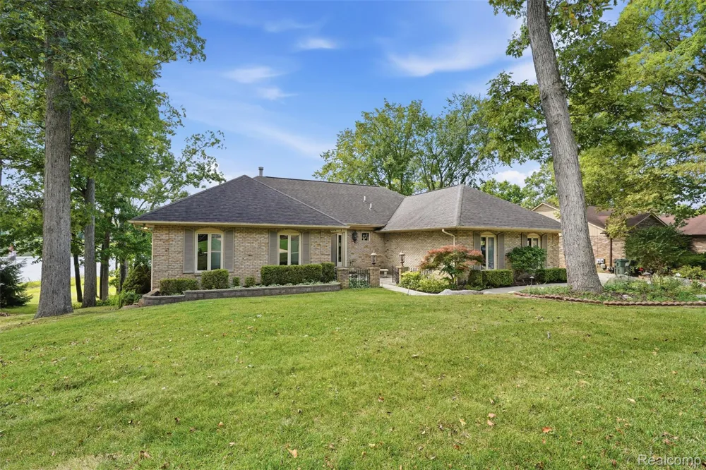 152 Overlake Lake Orion Village, MI 48362