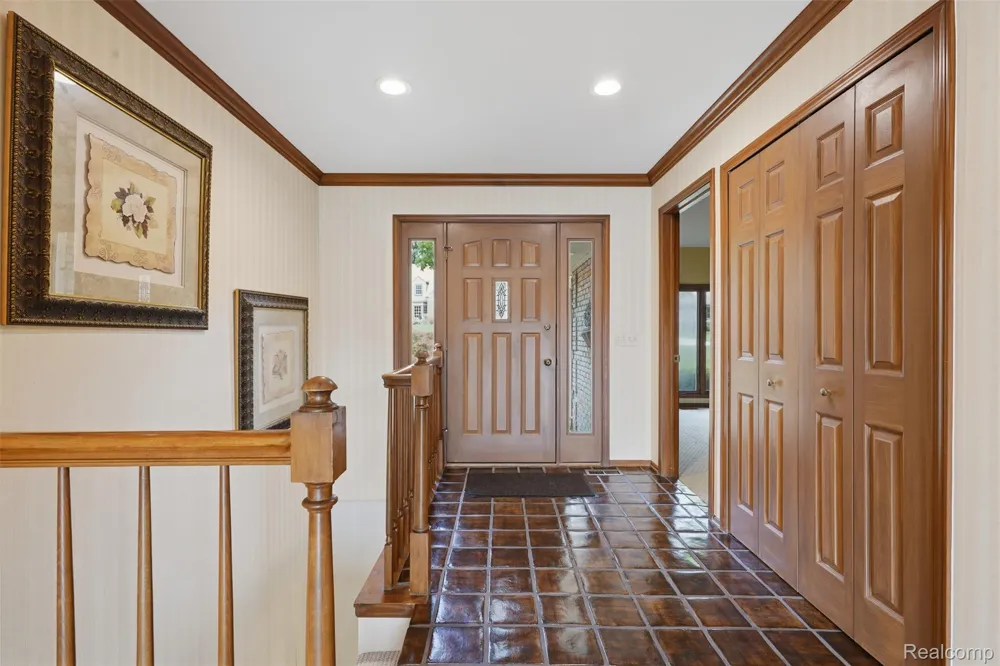 152 Overlake Lake Orion Village, MI 48362