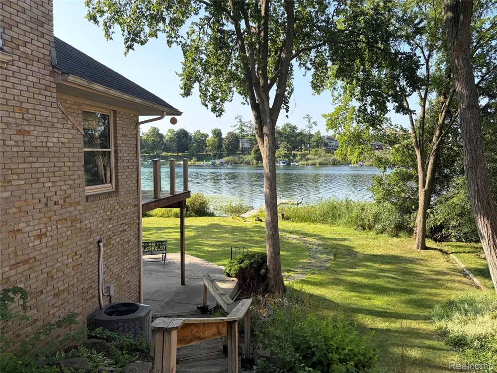 152 Overlake Lake Orion Village, MI 48362