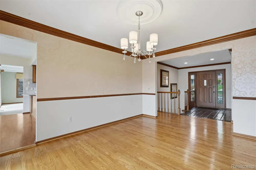 152 Overlake Lake Orion Village, MI 48362