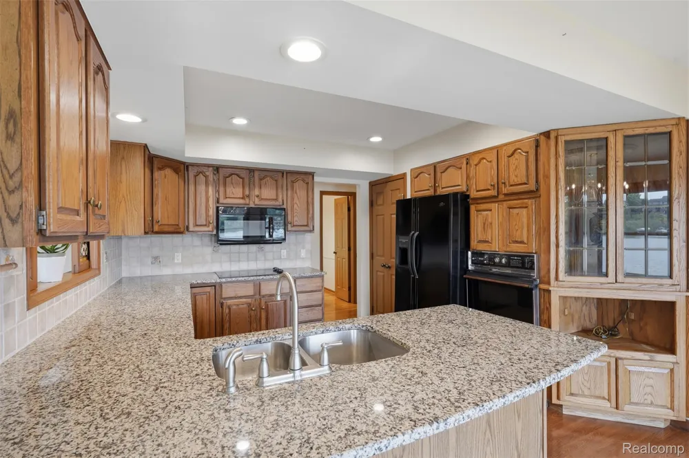 152 Overlake Lake Orion Village, MI 48362