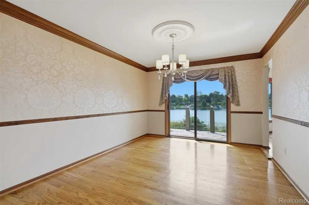 152 Overlake Lake Orion Village, MI 48362