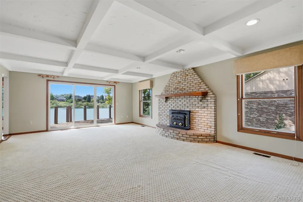 152 Overlake Lake Orion Village, MI 48362