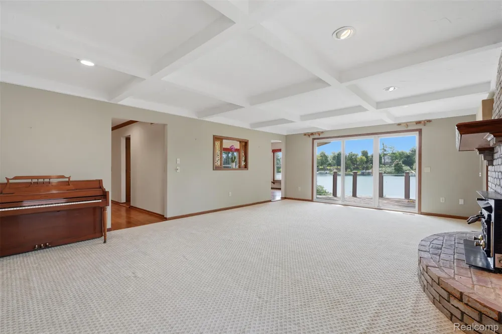 152 Overlake Lake Orion Village, MI 48362