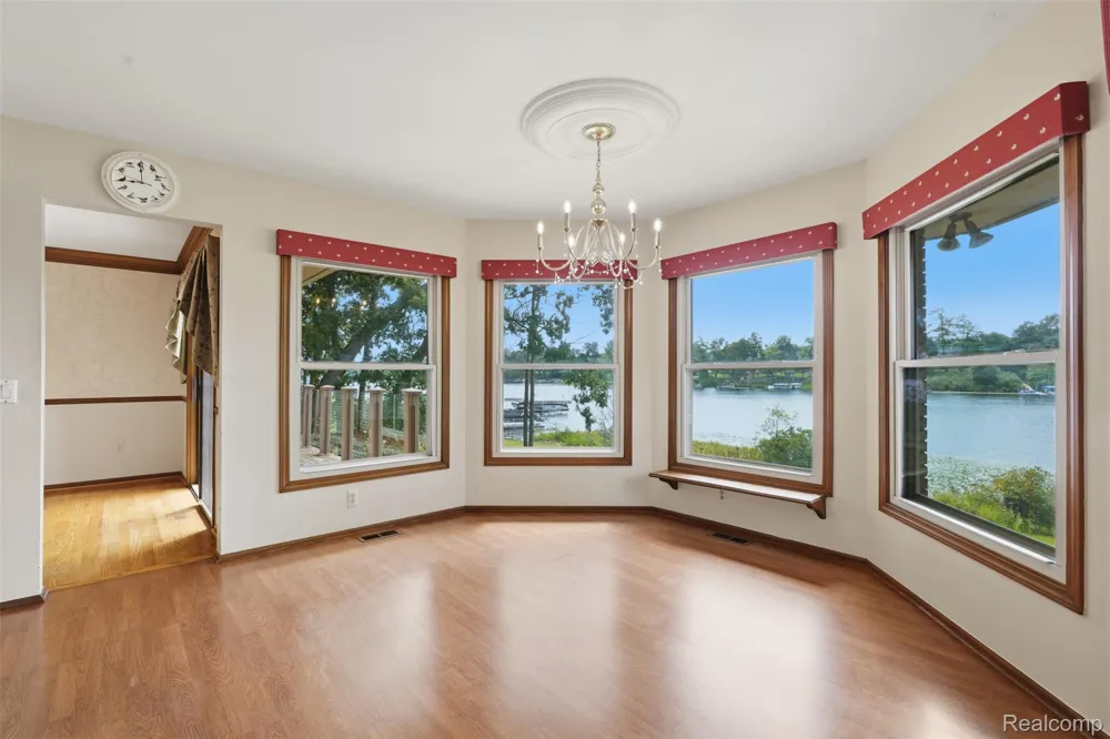 152 Overlake Lake Orion Village, MI 48362
