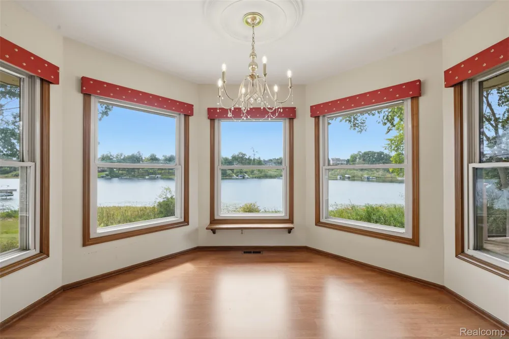 152 Overlake Lake Orion Village, MI 48362