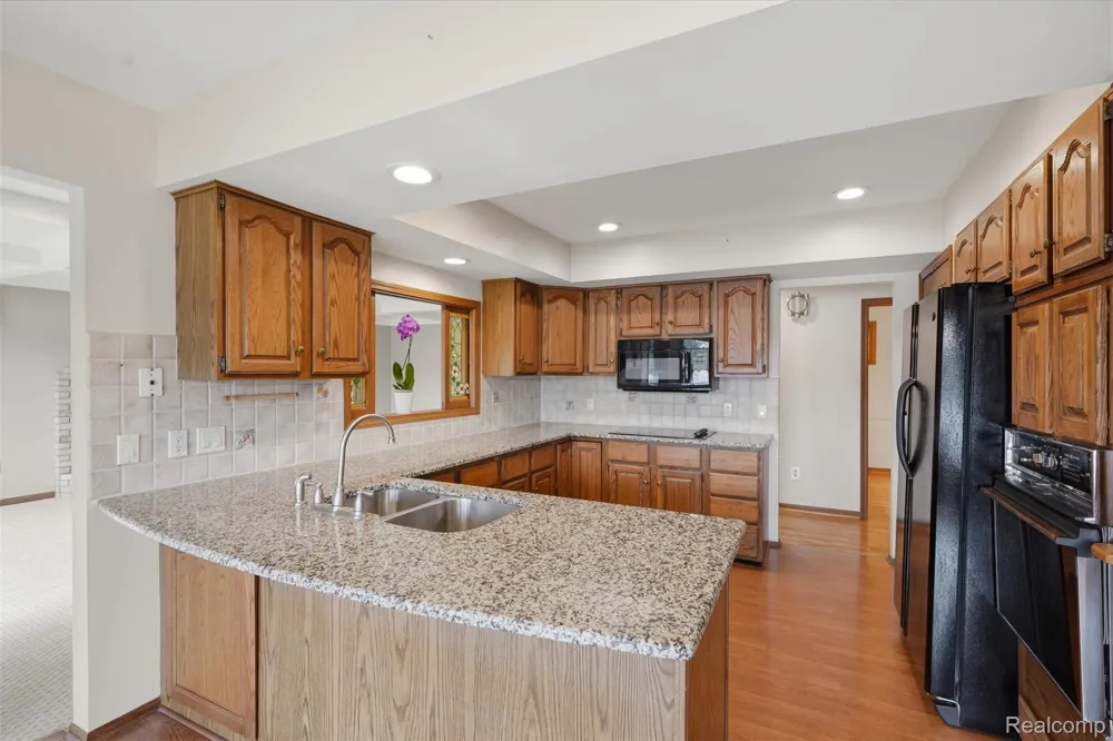 152 Overlake Lake Orion Village, MI 48362